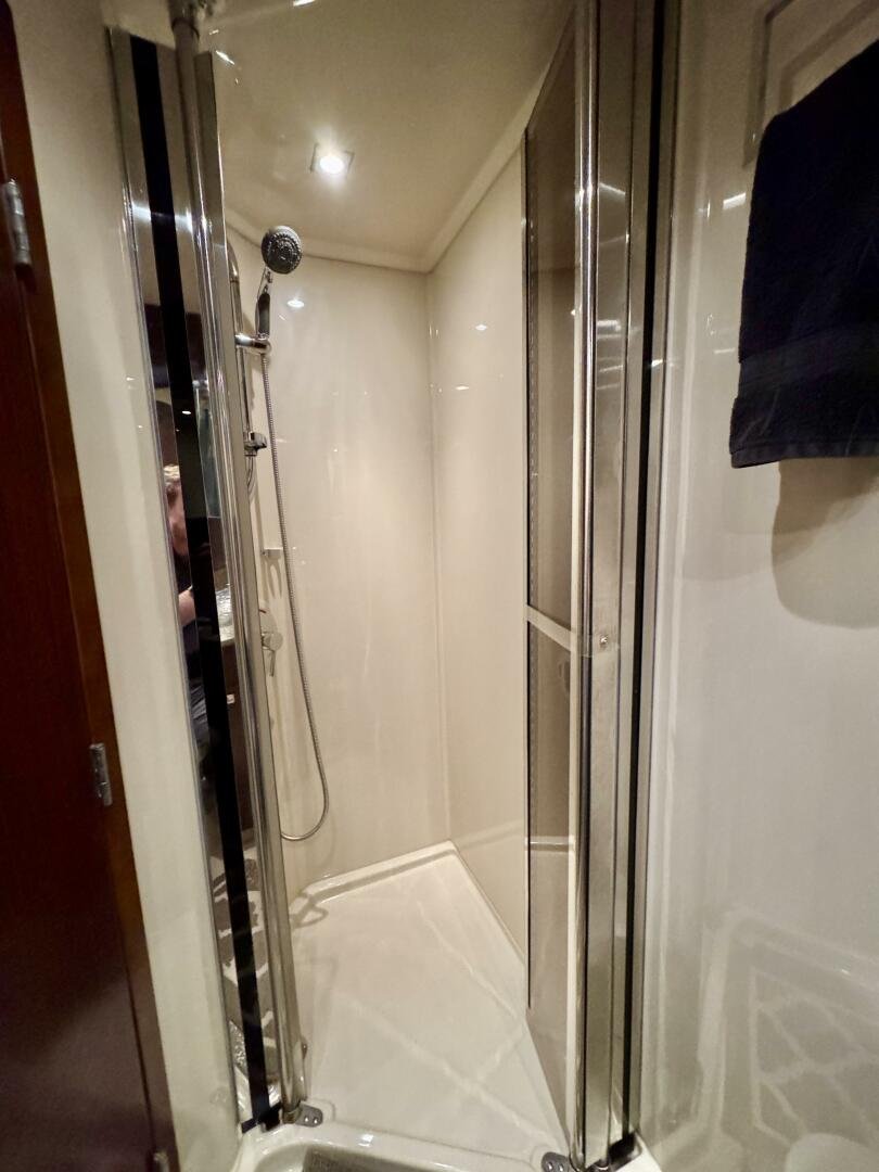 2012 Cruisers Yachts 540 Sports Coupe