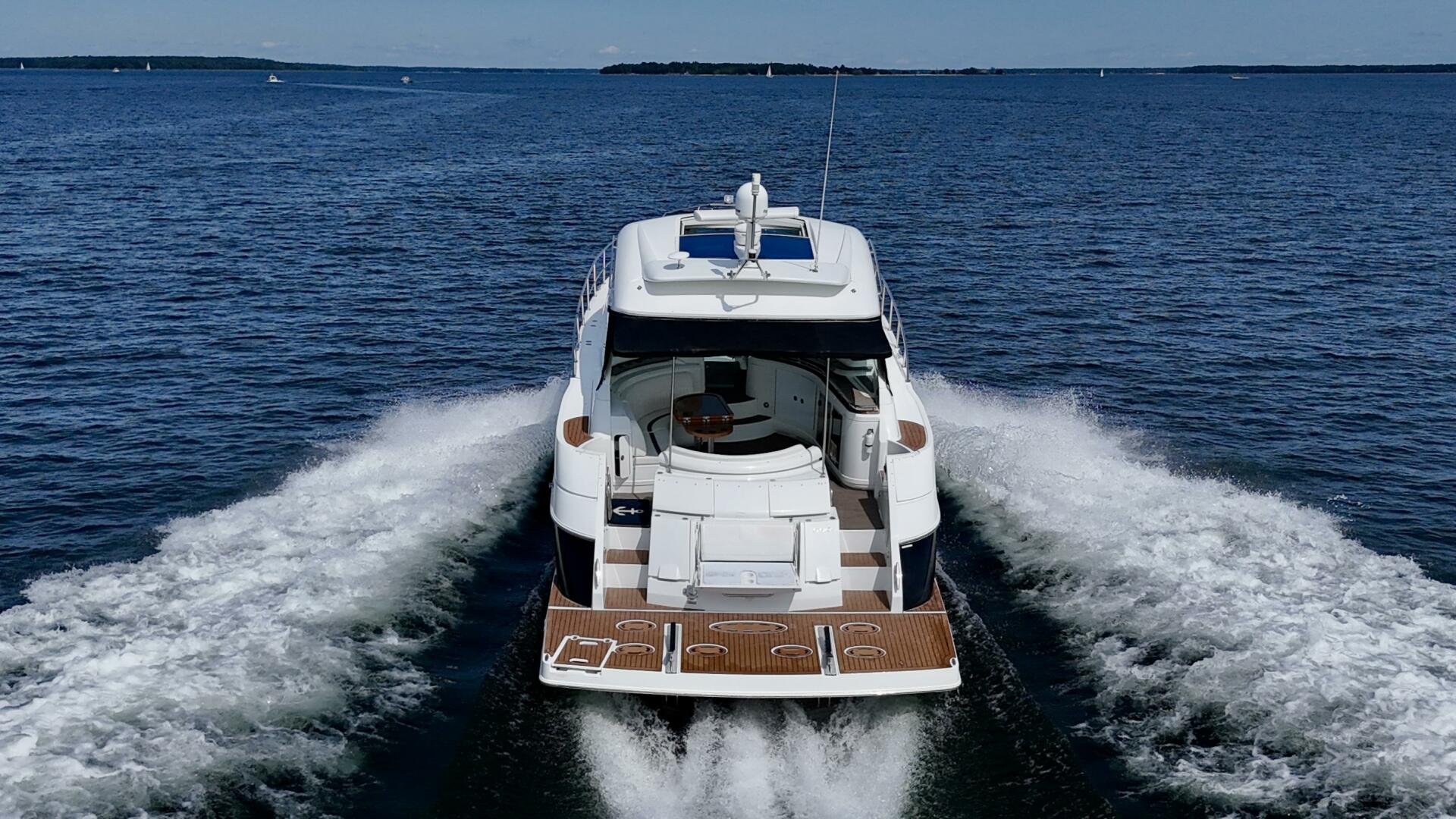 2012 Cruisers Yachts 540 Sports Coupe