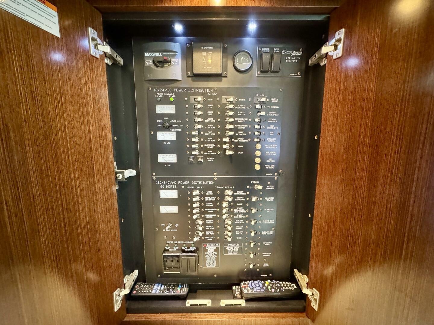 2012 Cruisers Yachts 540 Sports Coupe