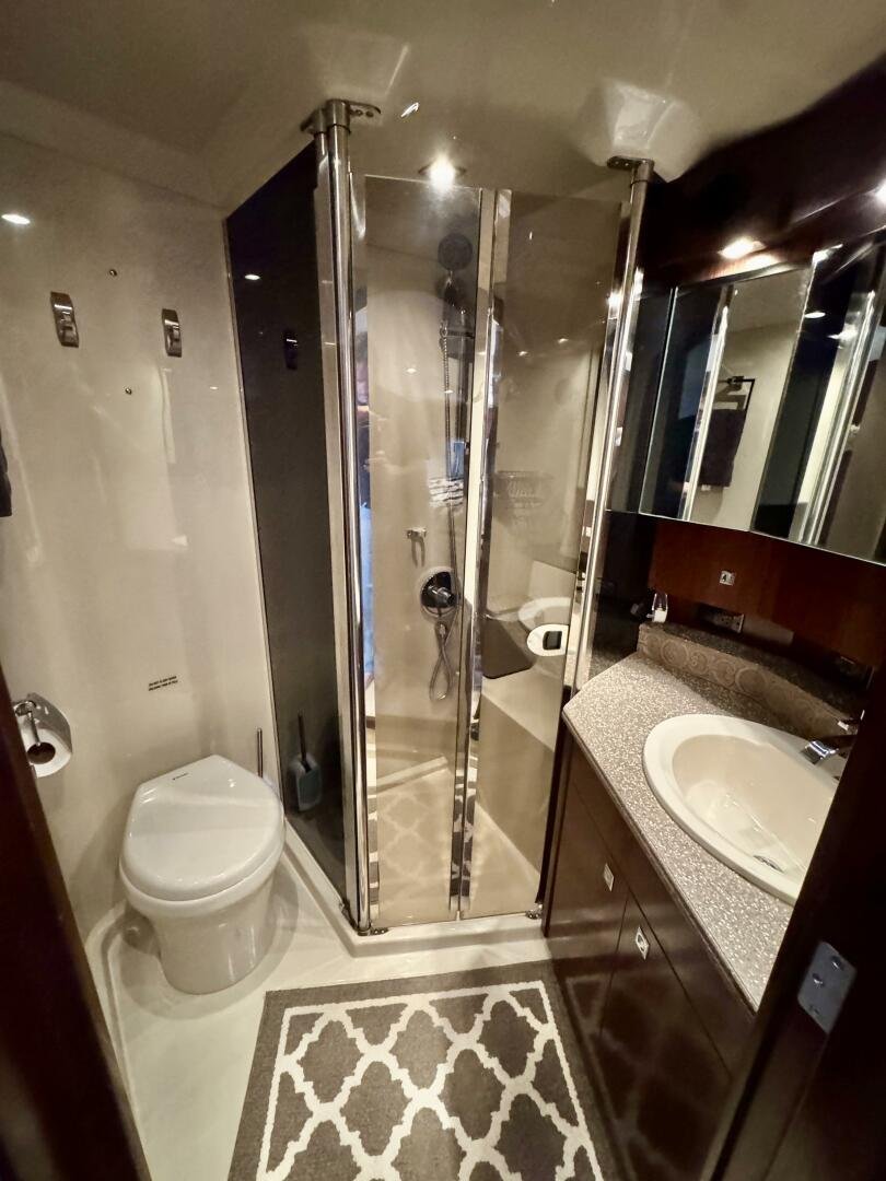 2012 Cruisers Yachts 540 Sports Coupe