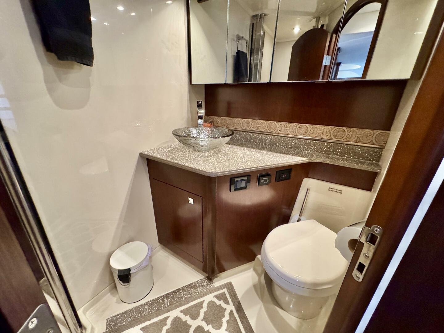 2012 Cruisers Yachts 540 Sports Coupe