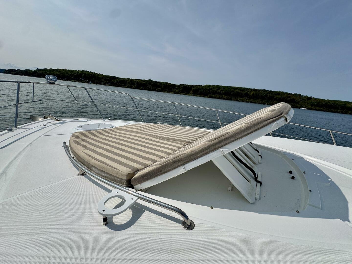 2012 Cruisers Yachts 540 Sports Coupe