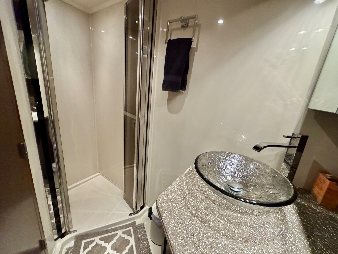 2012 Cruisers Yachts 540 Sports Coupe