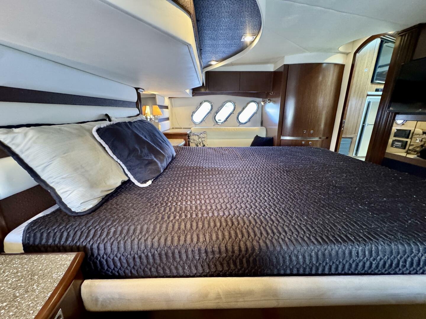 2012 Cruisers Yachts 540 Sports Coupe