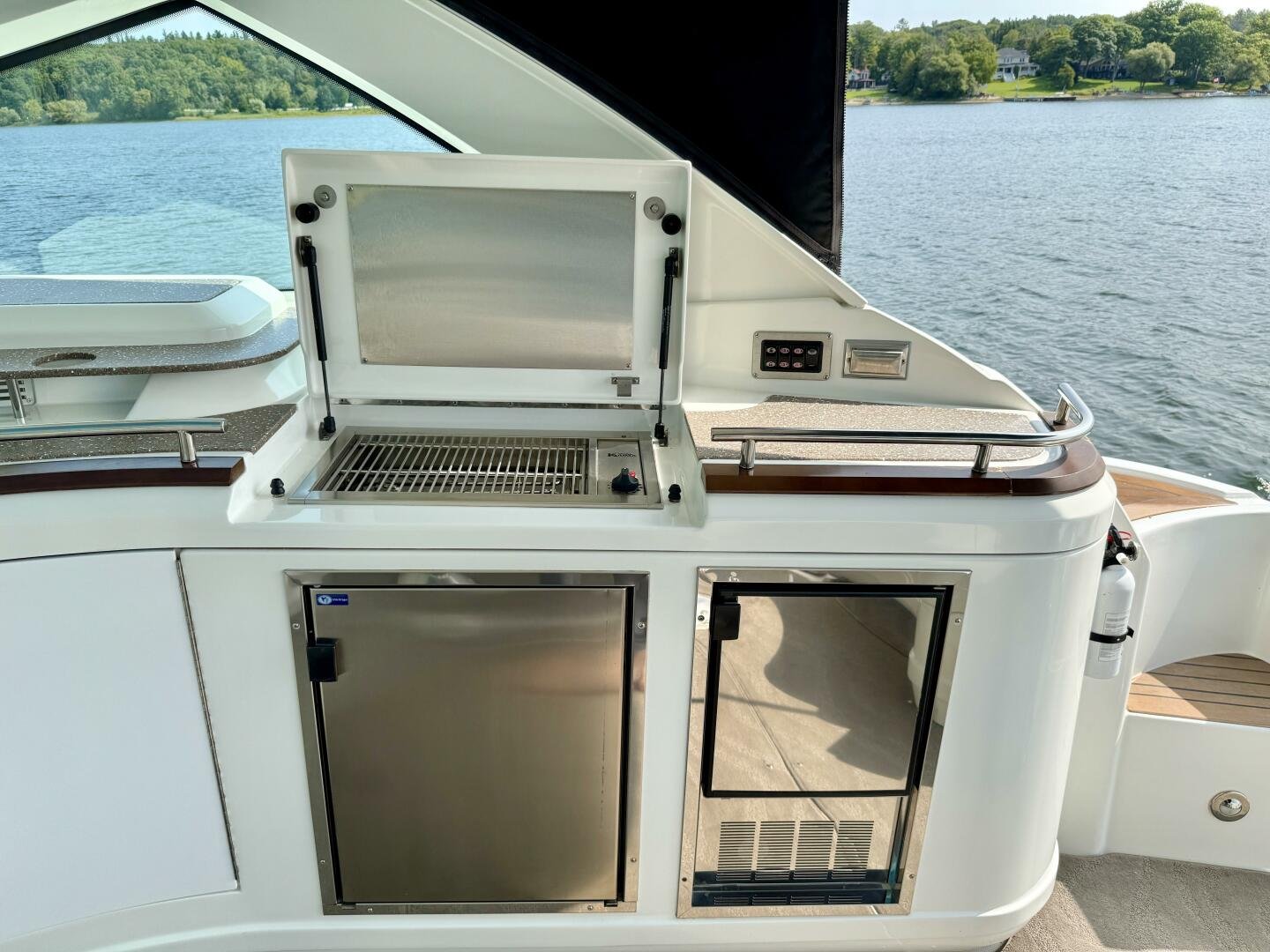 2012 Cruisers Yachts 540 Sports Coupe