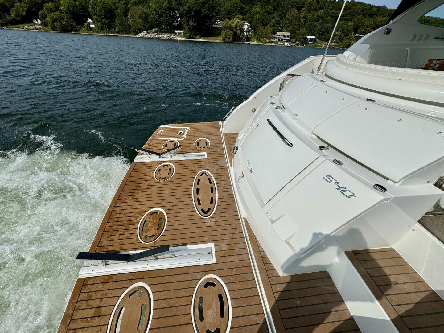 2012 Cruisers Yachts 540 Sports Coupe