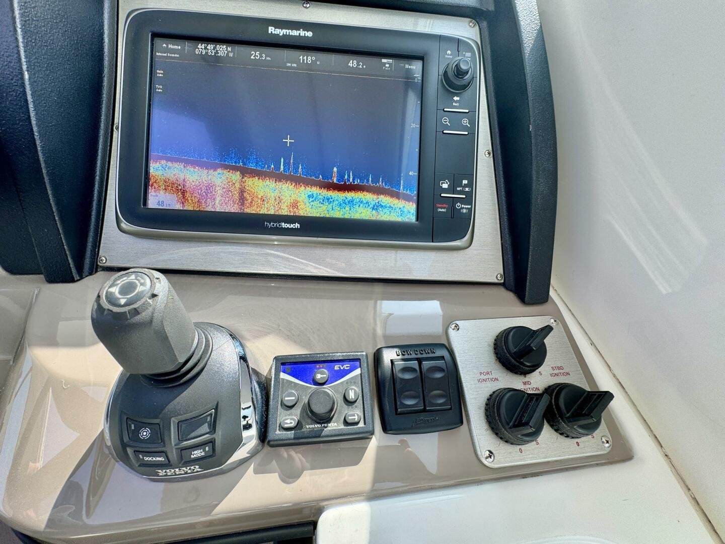 2012 Cruisers Yachts 540 Sports Coupe