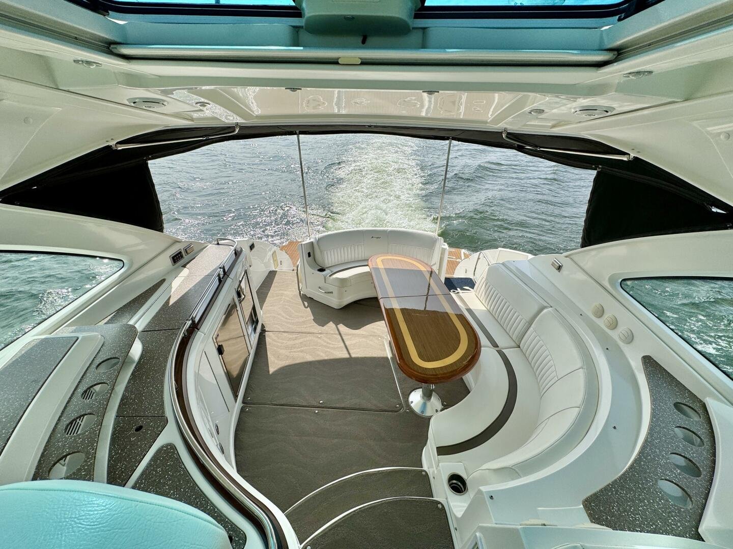2012 Cruisers Yachts 540 Sports Coupe
