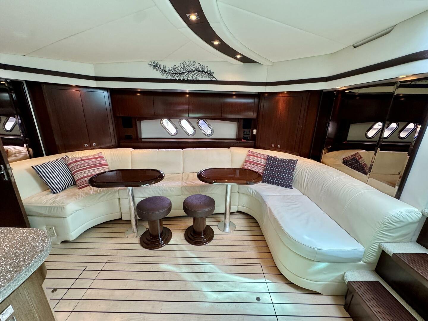 2012 Cruisers Yachts 540 Sports Coupe