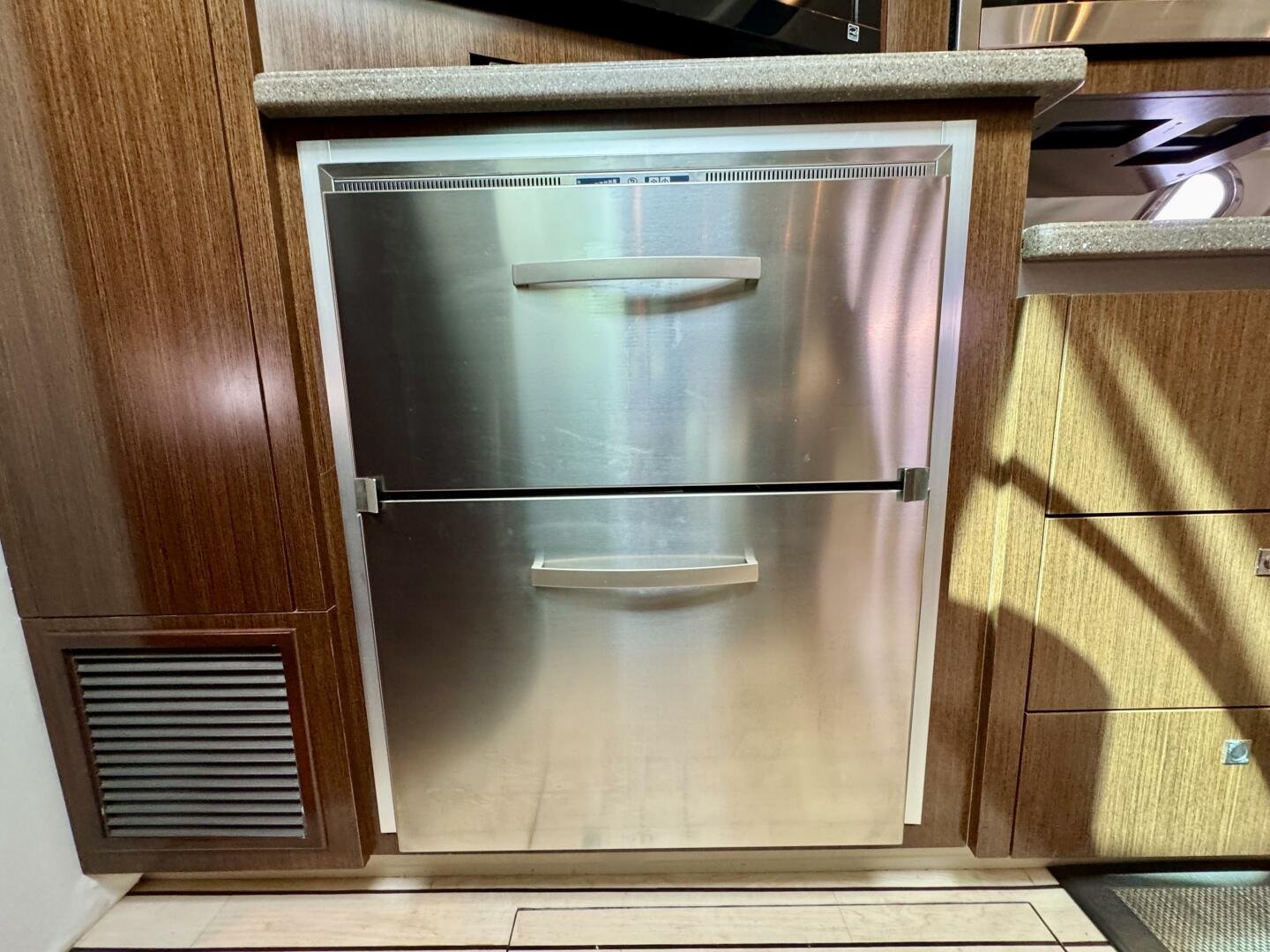 2012 Cruisers Yachts 540 Sports Coupe