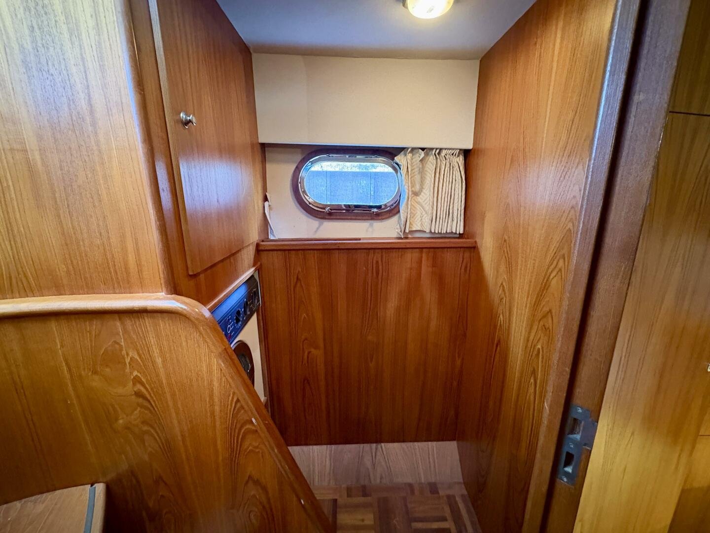 1990 Neptunus 145 Aft Cabin