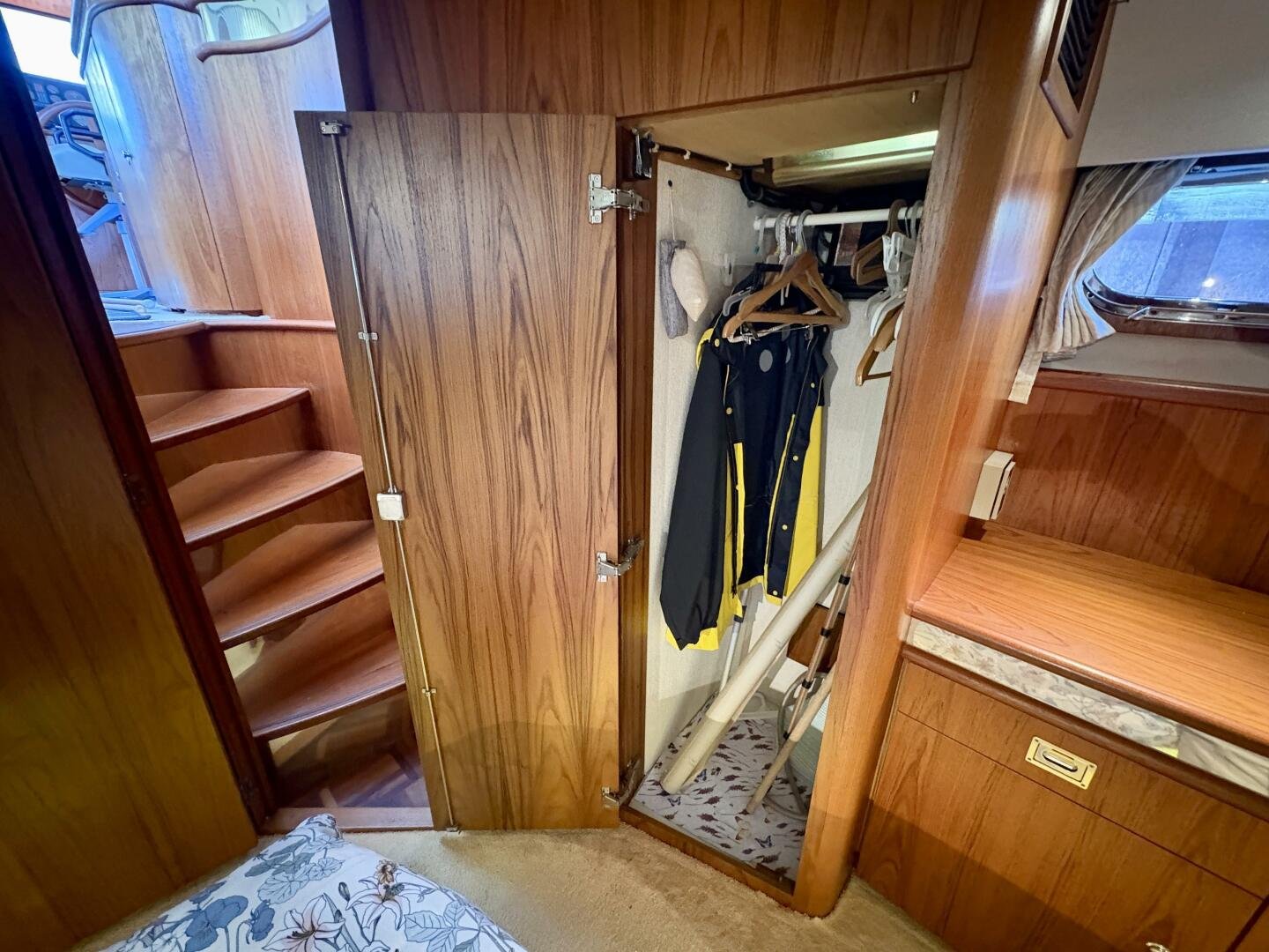 1990 Neptunus 145 Aft Cabin