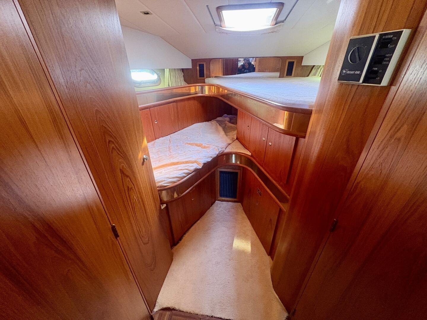 1990 Neptunus 145 Aft Cabin