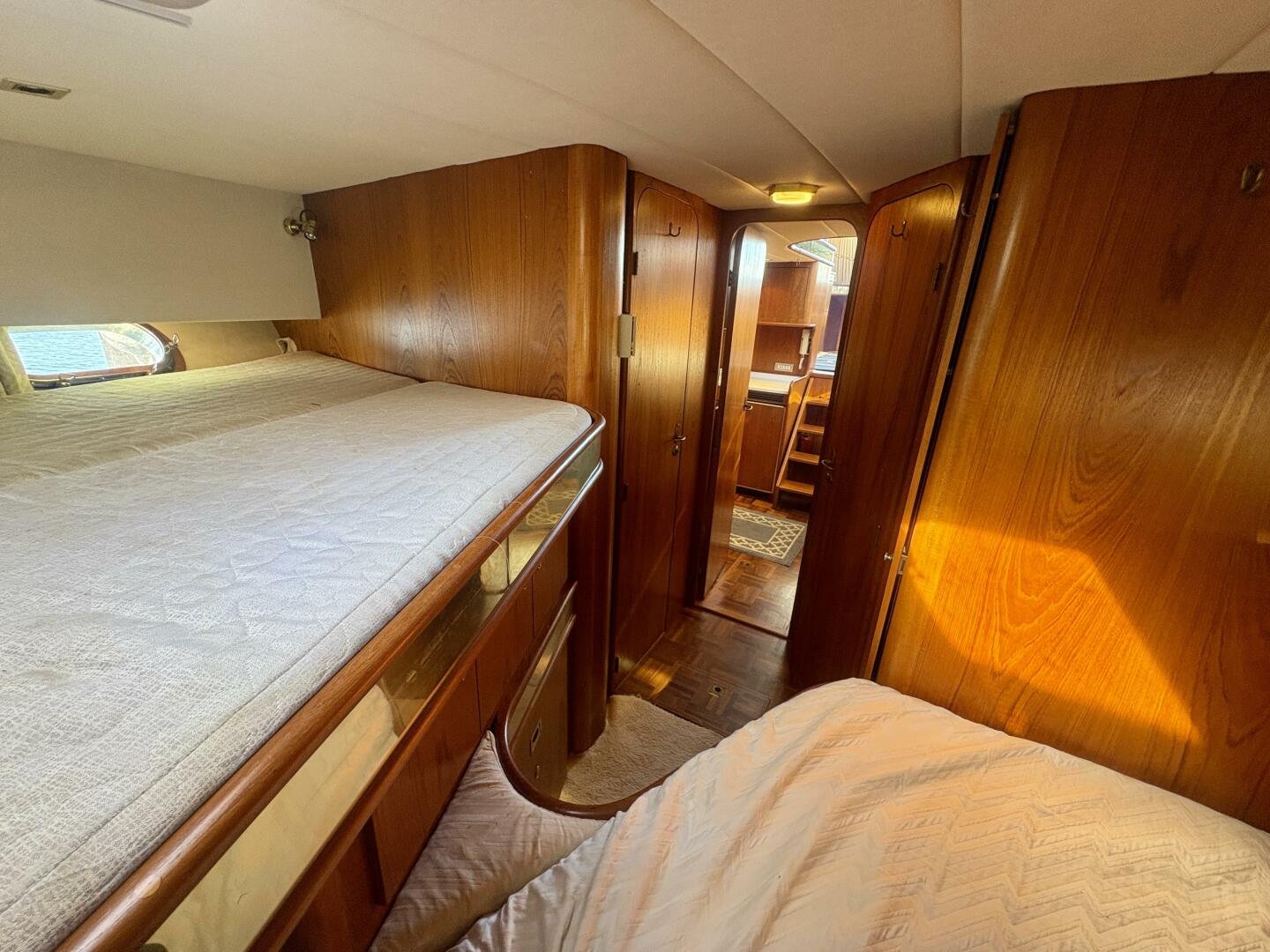 1990 Neptunus 145 Aft Cabin