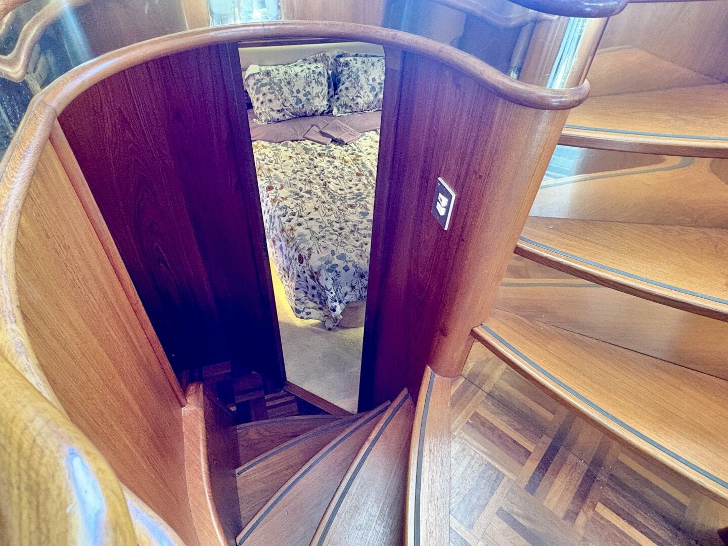 1990 Neptunus 145 Aft Cabin