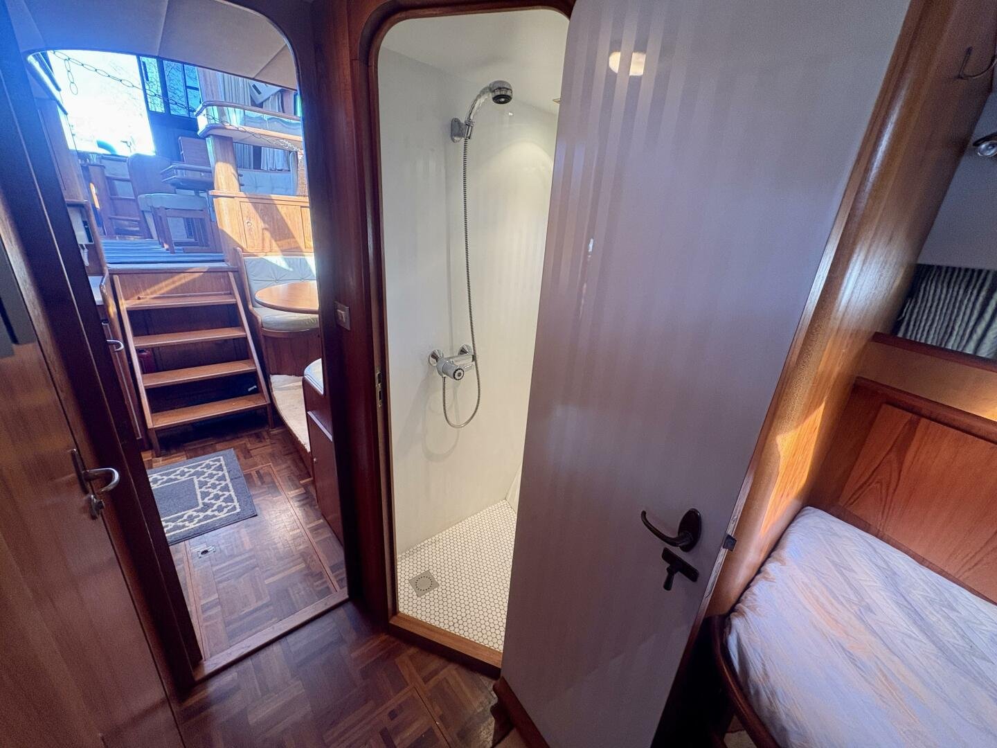1990 Neptunus 145 Aft Cabin
