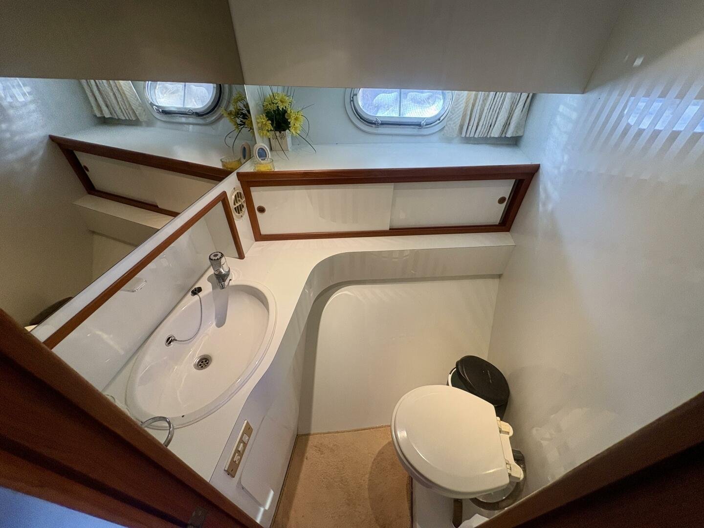 1990 Neptunus 145 Aft Cabin