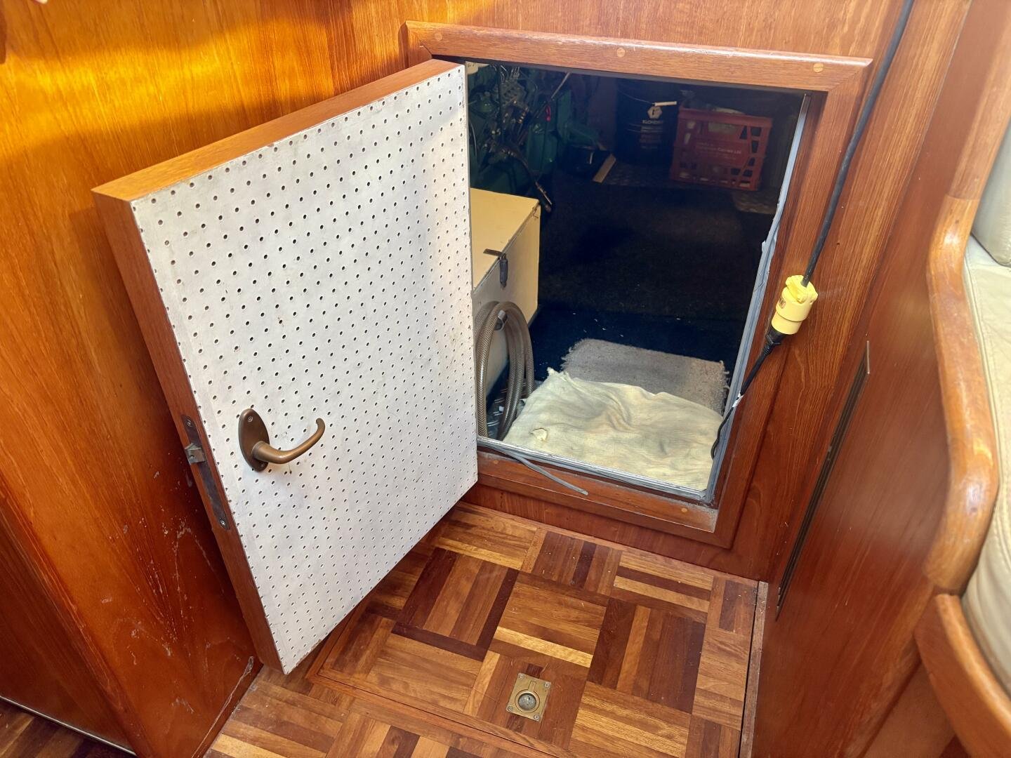 1990 Neptunus 145 Aft Cabin