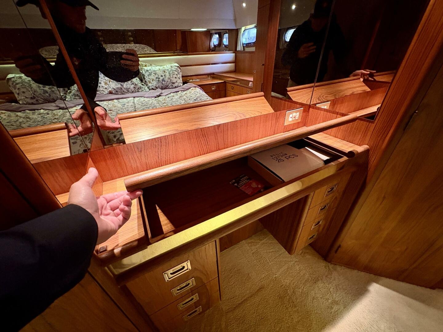 1990 Neptunus 145 Aft Cabin