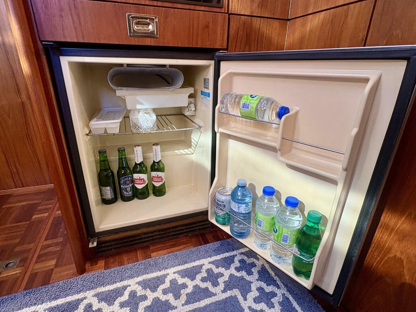 1990 Neptunus 145 Aft Cabin