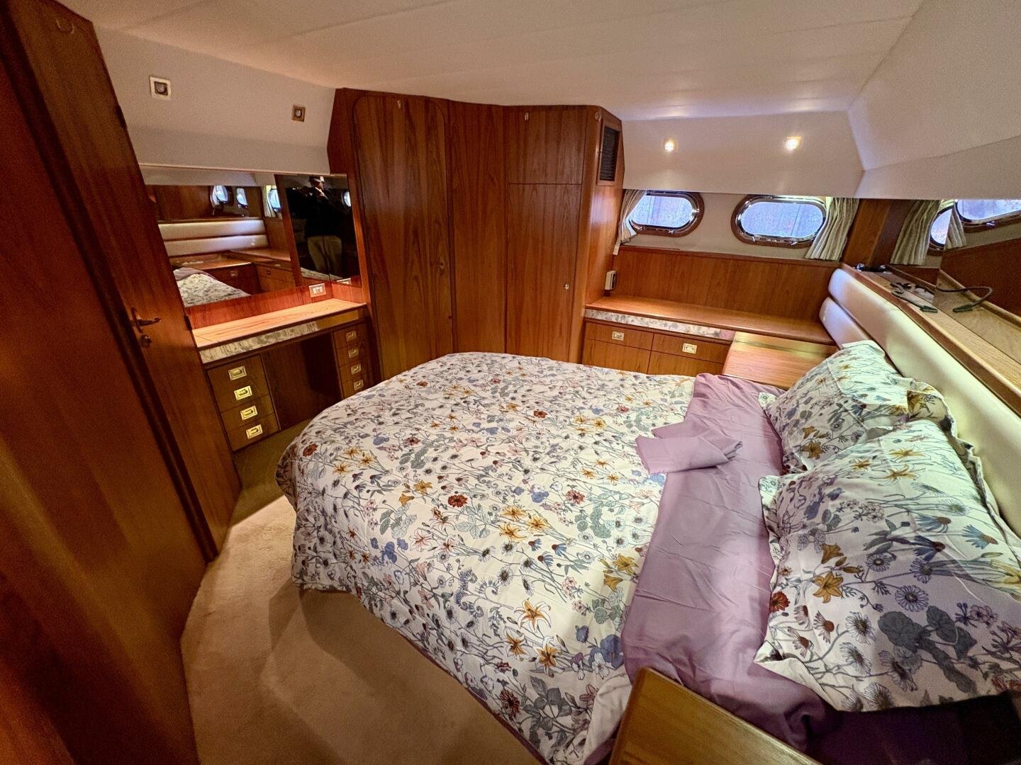1990 Neptunus 145 Aft Cabin