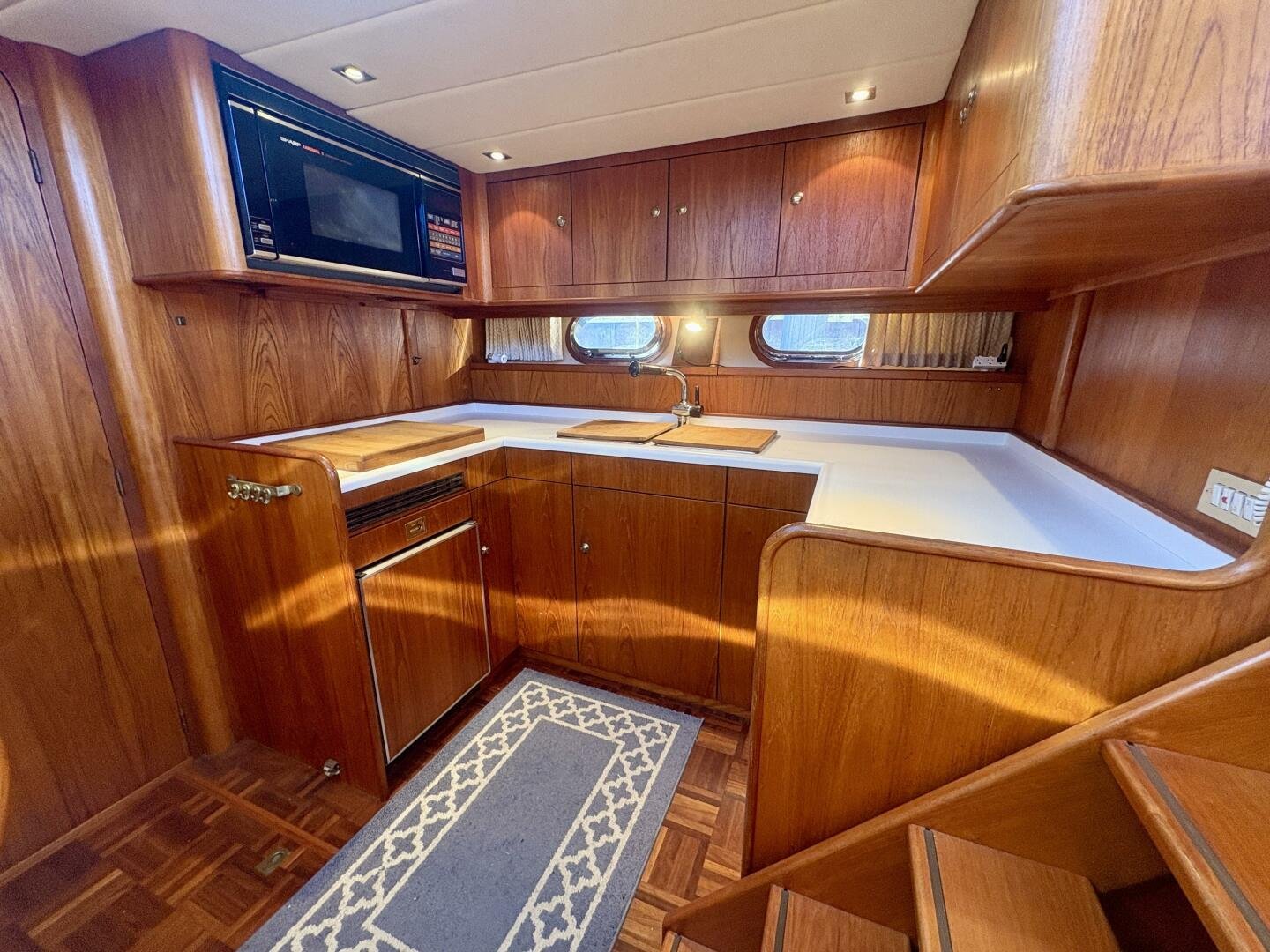 1990 Neptunus 145 Aft Cabin