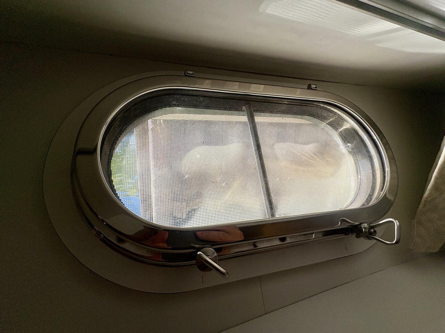 1990 Neptunus 145 Aft Cabin