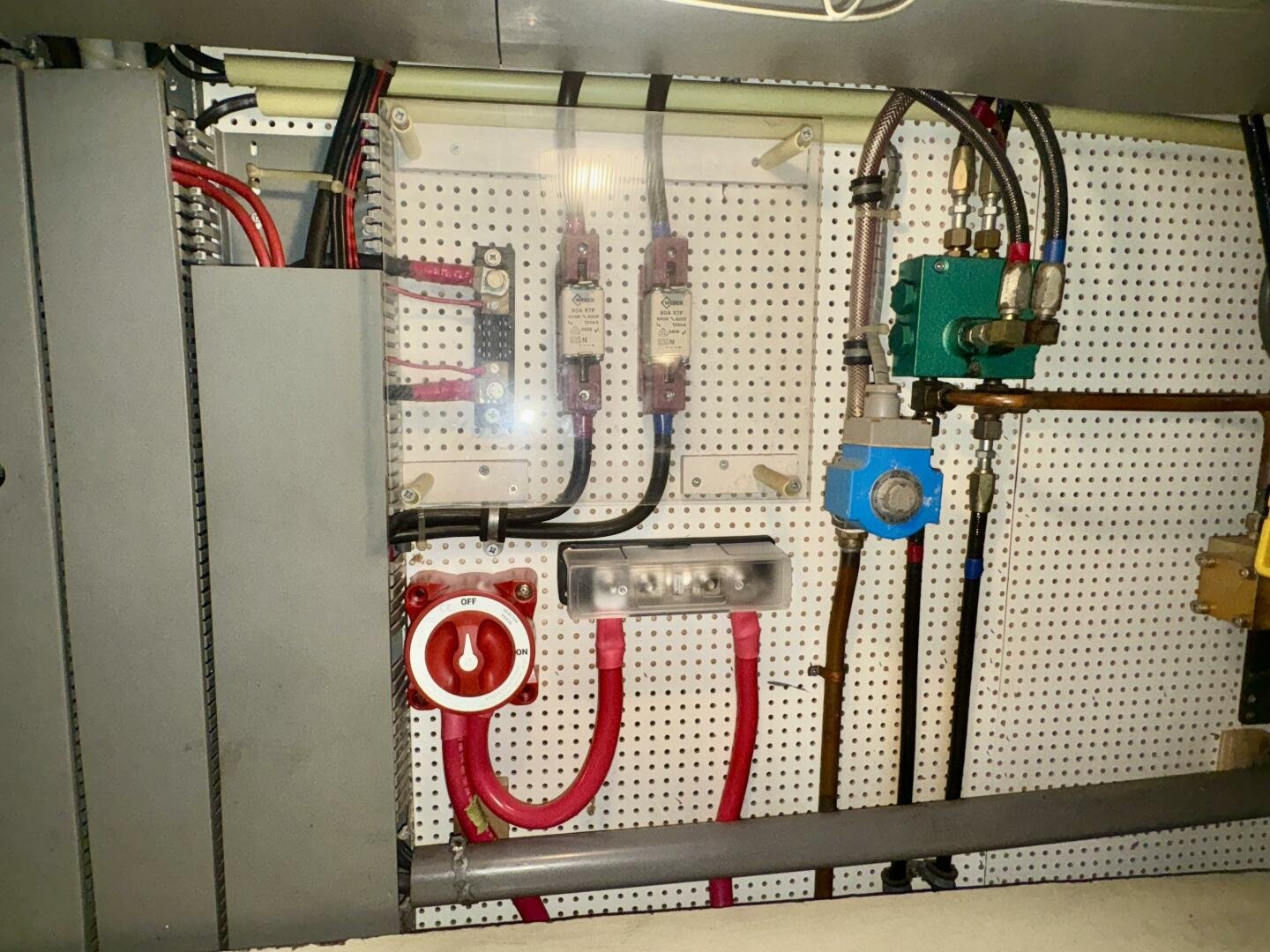 1990 Neptunus 145 Aft Cabin