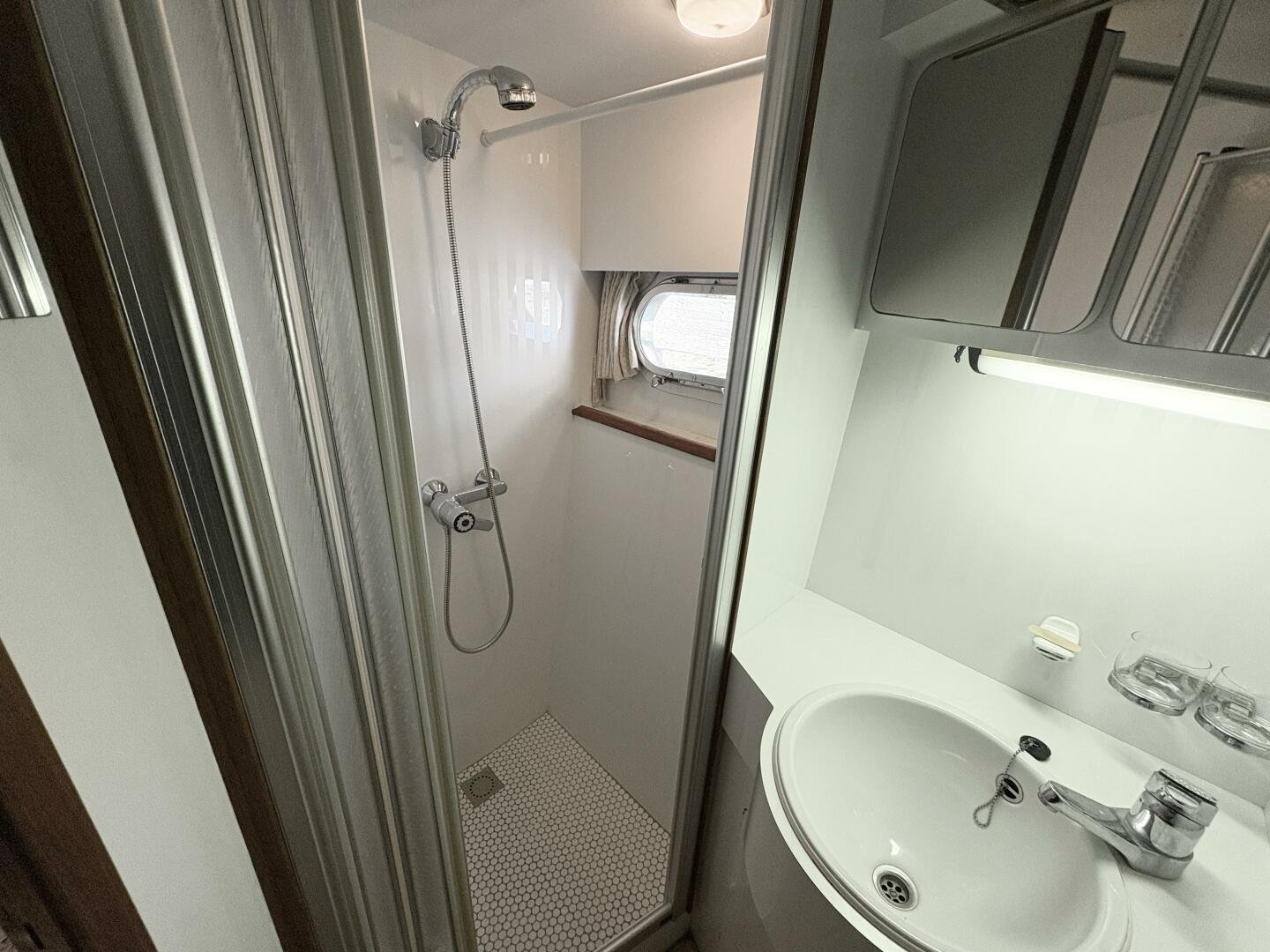 1990 Neptunus 145 Aft Cabin