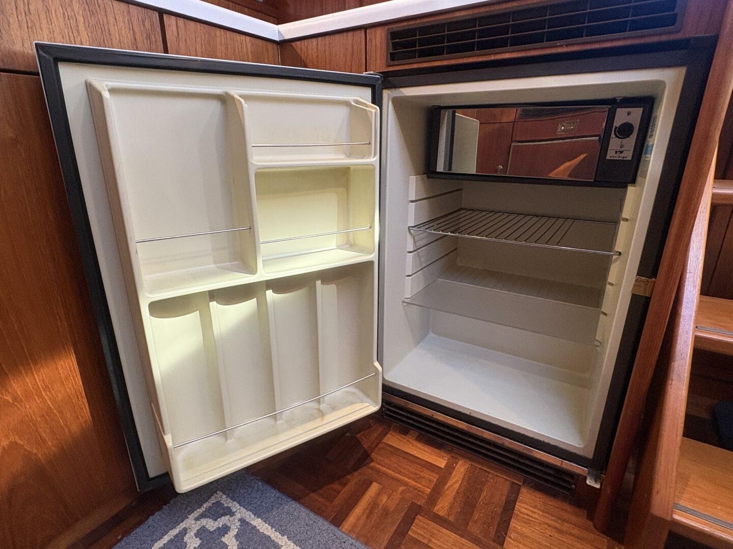 1990 Neptunus 145 Aft Cabin