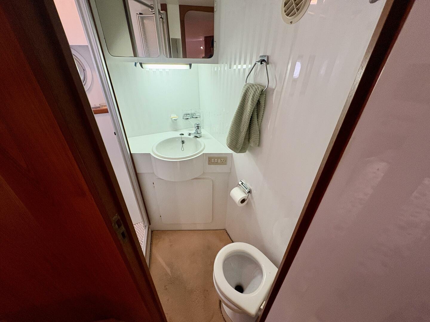 1990 Neptunus 145 Aft Cabin