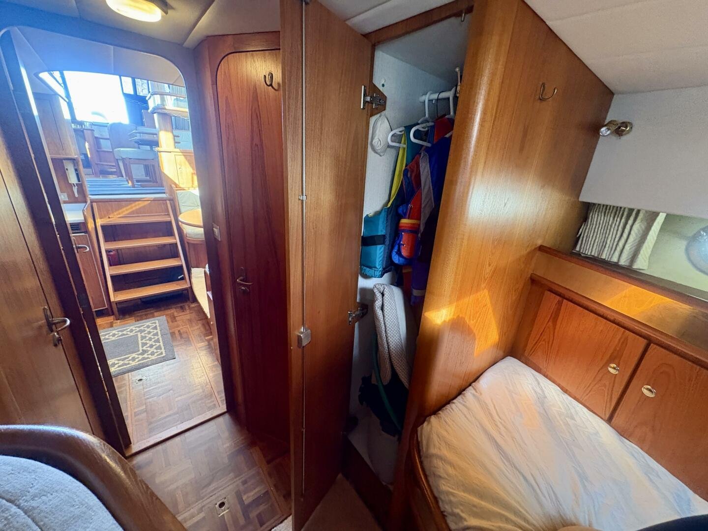 1990 Neptunus 145 Aft Cabin