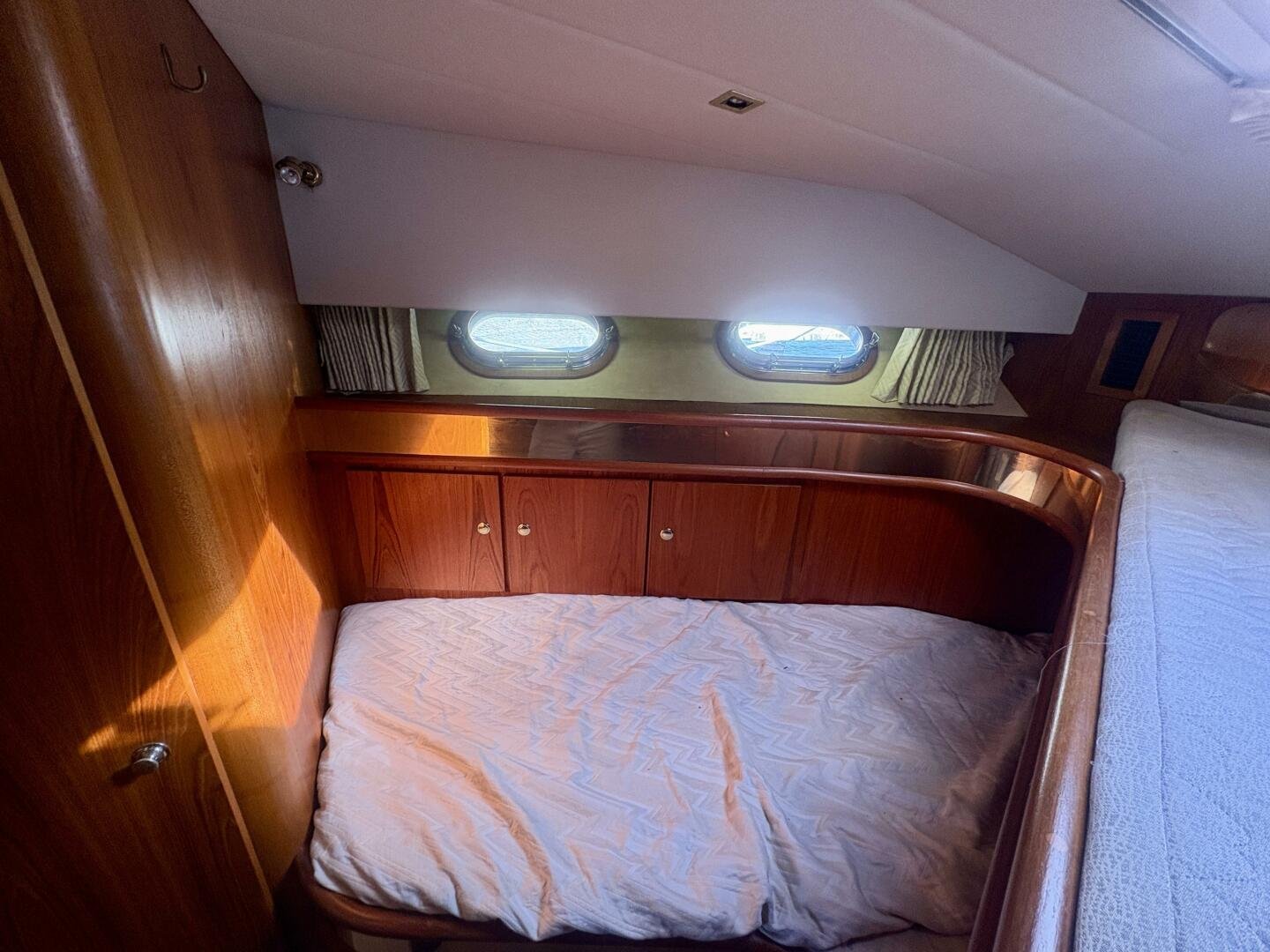 1990 Neptunus 145 Aft Cabin